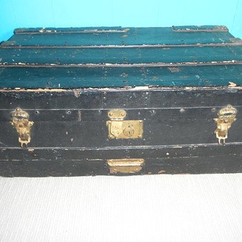 can someone please help me with info on this trunk?