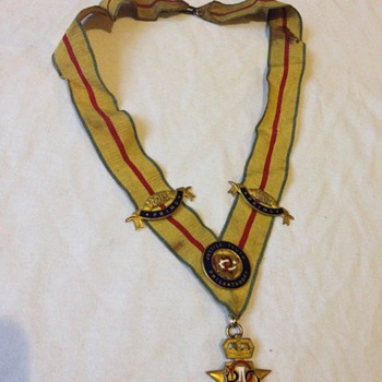 Justice truth philanthropy medal ? - Military and Wartime