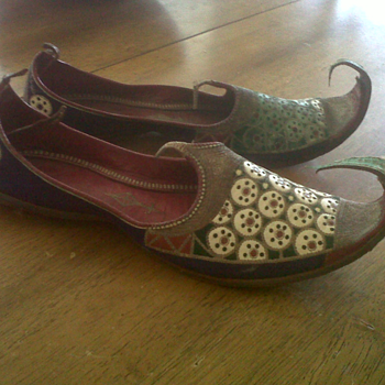 Can Someone Help Me Identify What Kind of Shoes these may be? - Shoes