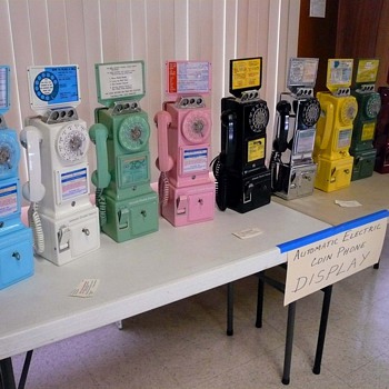 Automatic Electric Payphone Display at the 2007 San Jose TCI Phone Show - Telephones
