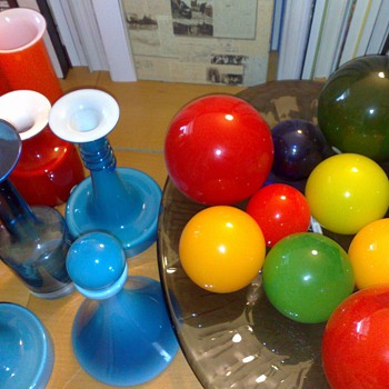 In addition to the Holmegaard vases, here are some Holmegaard balls. - Art Glass