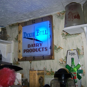 Dixie Bell Dairy Products Clock