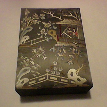 EMBROIDERED TOP CHINESE JEWELRY BOX