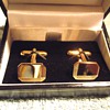 1970-mens gold cufflinks.