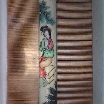 some kind of comb?