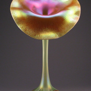 QUEZAL JACK-IN-THE-PULPIT ART GLASS VASE - Art Glass