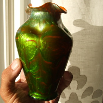 LOETZ TITANIA Orangeopal Mit Grun VASE- Gre-2534 - Art Glass
