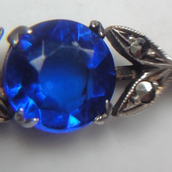 Art Deco brooch with Marcasites and Saphir