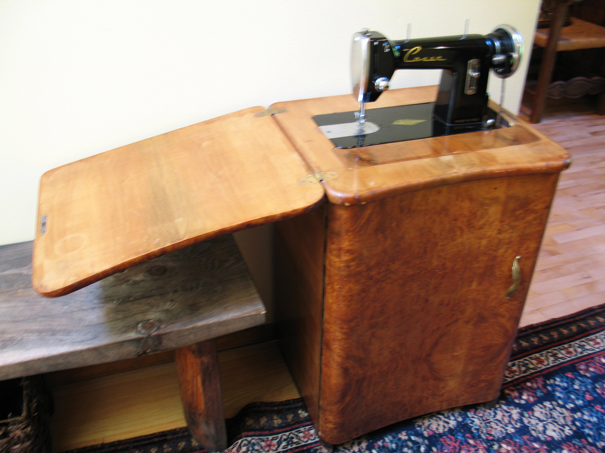 Mystery Antique Sewing Machine - Made in Italy | Collectors Weekly