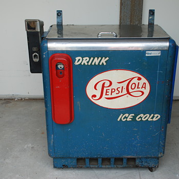 Pepsi vending machine nice old piece!! - Advertising