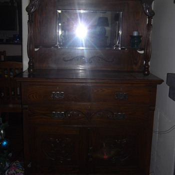 dresser/mirror