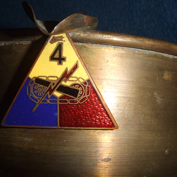 WW2 Trench Art ashtray, 4th AR Division - Military and Wartime
