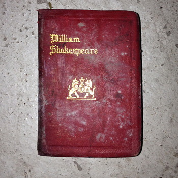 Shakespeare gone Mold - Books
