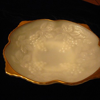 Great Aunts White/Gold Embossed Dish - Kitchen