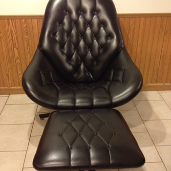 Mid Century or Later Swivel Reclining lounge Chair