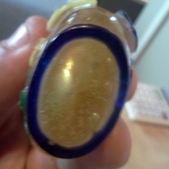 2" tall bottle.. Any help on this one? - Art Glass