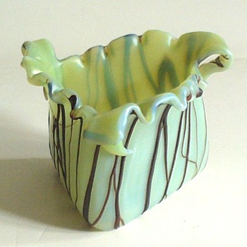 PALLME KONIG VASE IN VASELINE GLASS