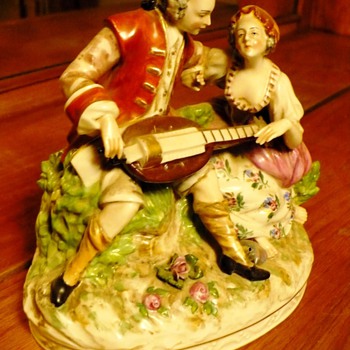 Victoria Man and Woman - Figurines