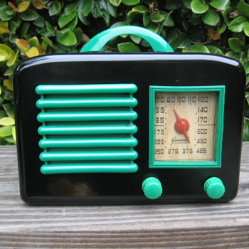Art Deco General Television Tube Radio 5A5 from 1946