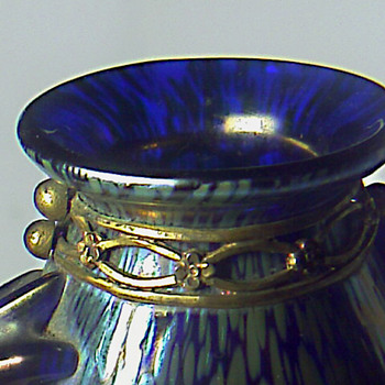 Iridiscent art deco vase - Art Glass