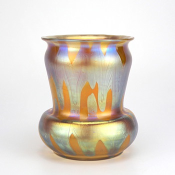 a signed Loetz Phänomen Genre 7773 for Bakalowits 85/3719 - Art Glass