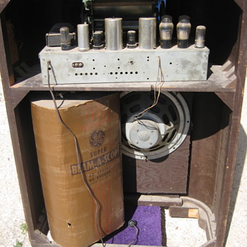 Unknown Model Antique GE Radio - Radios