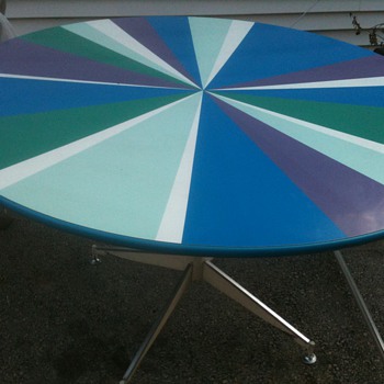HERMAN MILLER Round Table Multi-Color w/Vinyl Swivel Chairs Mid-Century