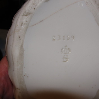 Where is this lady from? - Art Pottery