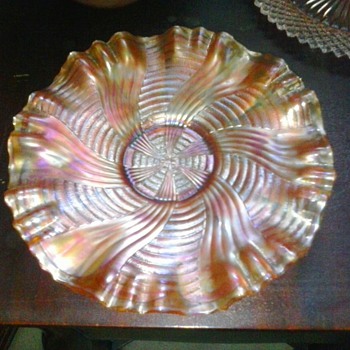 Old Man Need Help Again! Carnival Glass Plate Can't Find Pattern or Maker? - Glassware