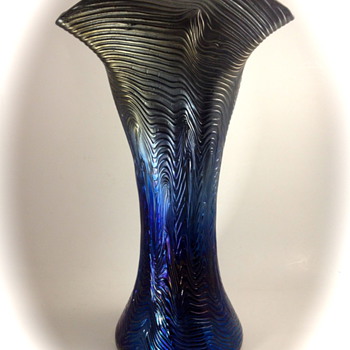 Rindskopf Corrugated - Exceptional Iridescence - Art Glass
