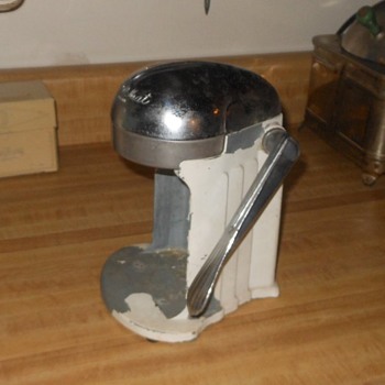 Rival Juice-O-Mat 1940s - Kitchen