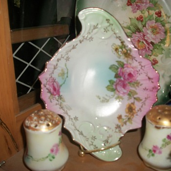 Rosy dish - China and Dinnerware