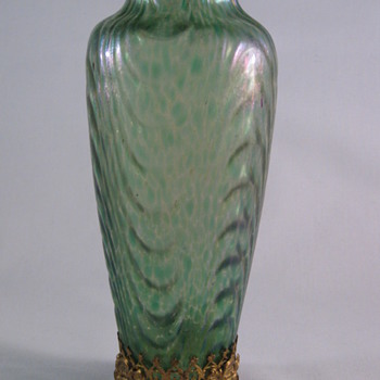Beautiful Loetz Oceanik Art Glass Vase in Filigree Gold Metal Stand ca. 1902 - Art Glass