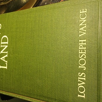 No mans land book. Louis Joseph Vance mis spelled name on cover - Books