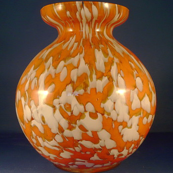 A KRALIK SPHERICAL VASE - Art Glass