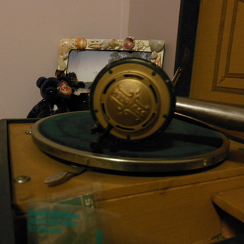 Edison Peerless Vanity-Need information - Music