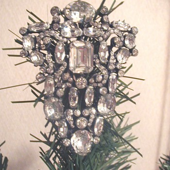 My very first (and most precious) Eisenberg Original brooch - Costume Jewelry