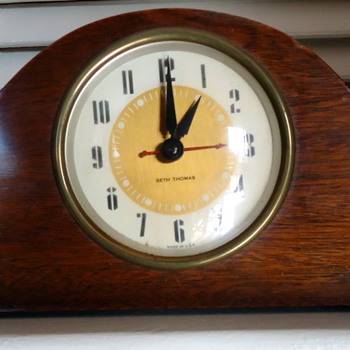 Seth Thomas miniature mantle clock  - Clocks