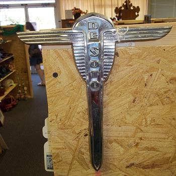 DE SOTO HOOD EMBLEM