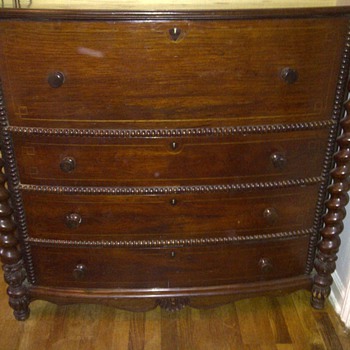 Dresser / Desk with matching seperate Vanity HELP ?