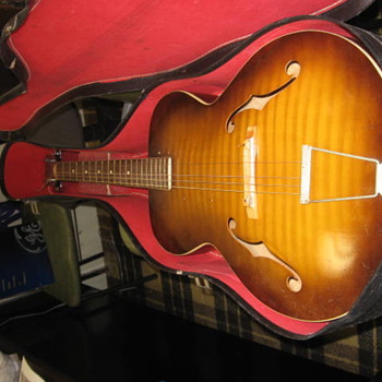 VINTAGE GUITAR