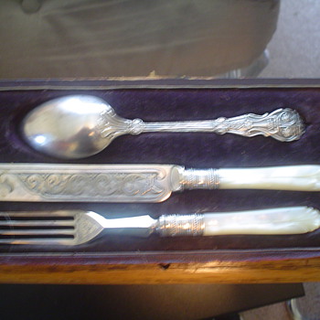 Can someone tell me the vintage of this, or anything about it?  Pretty please?