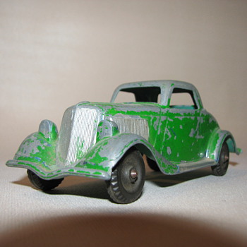 Hubley No. 404 1934 Ford Three window Coupe - Model Cars