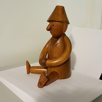 Rare 1950s Hagenauer Austrian Walnut seated male - Art Deco