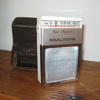  Realtone Transistor Radio Model TR-1820 from 1961