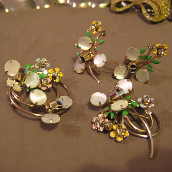 Vintage Parure Enamel, Mother of Pearl, gold tone.  no mark - Costume Jewelry