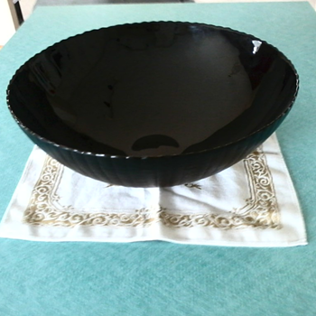 Pure 14" black crystal bowl
