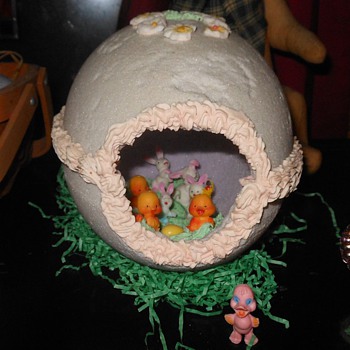 Vintage Panoramic Sugar Easter Egg - Animals