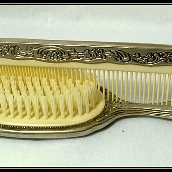 Old BRUSH and COMB Set - Accessories