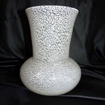 Durand Kimball vase White Cintra cluthra..  - Art Glass